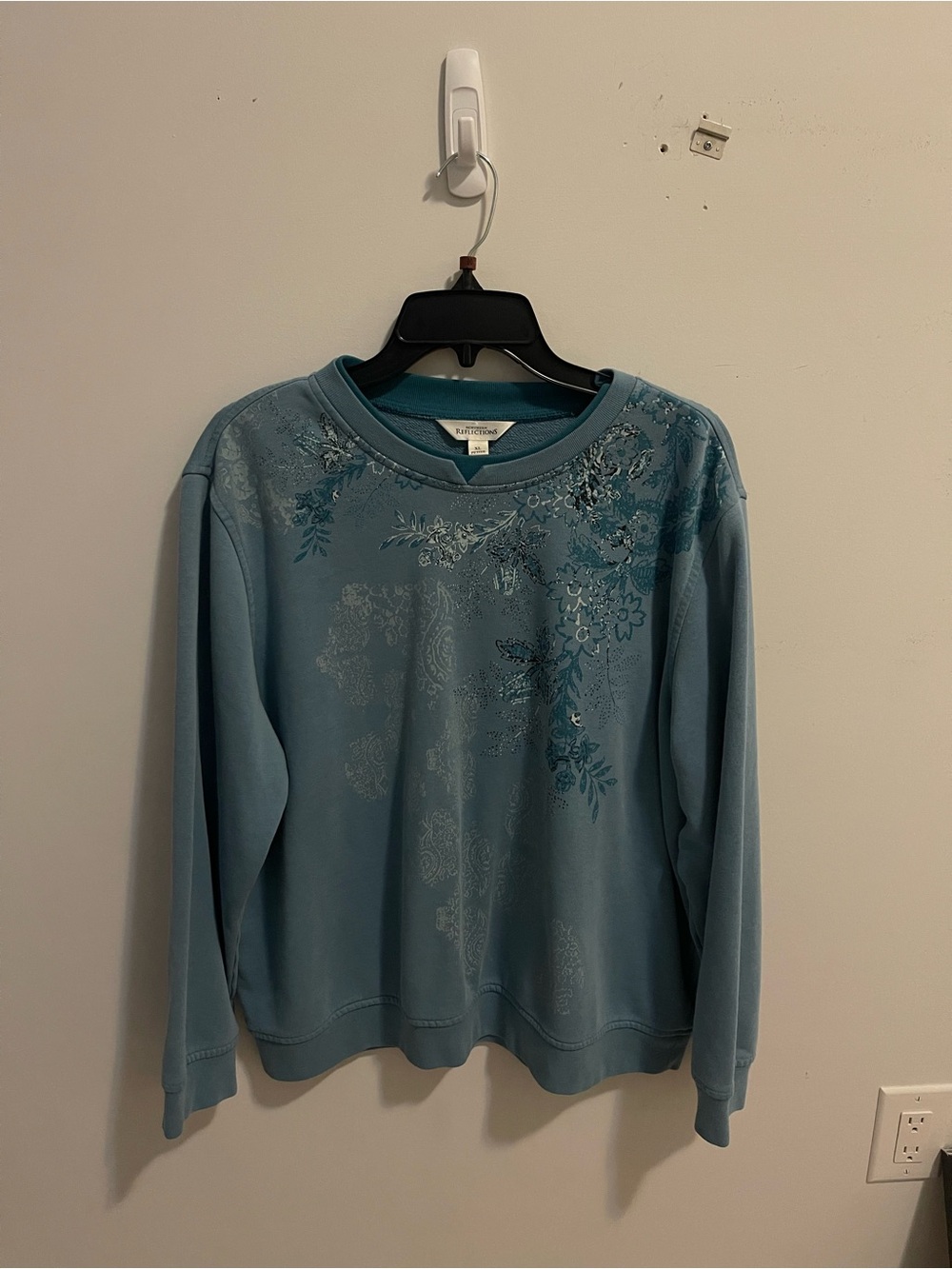 Northern Reflections Vintage Blue Floral Crewneck Sweatshirt